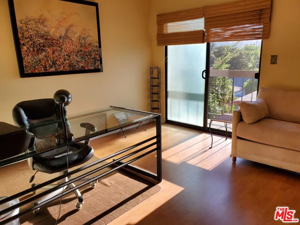 4128 W Hood Avenue B, Burbank, California 91505 home-pic-21